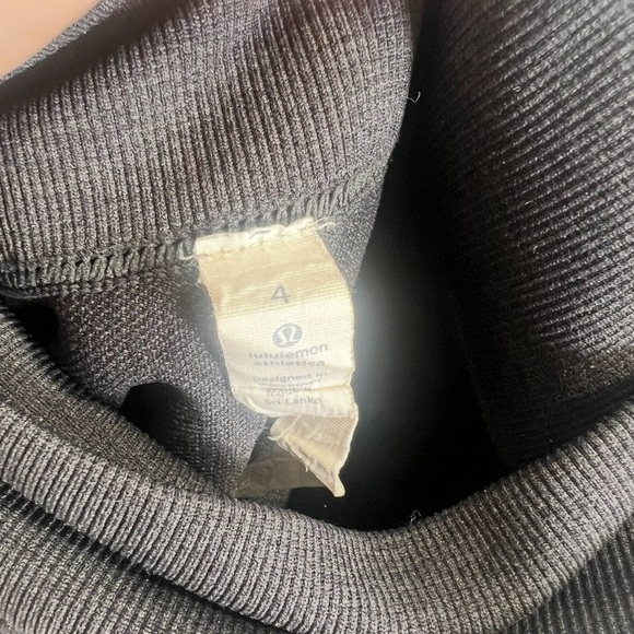 Lululemon Athletica in the flow capri Pants Size 4 Gray Ruched Capris - Picture 4 of 4